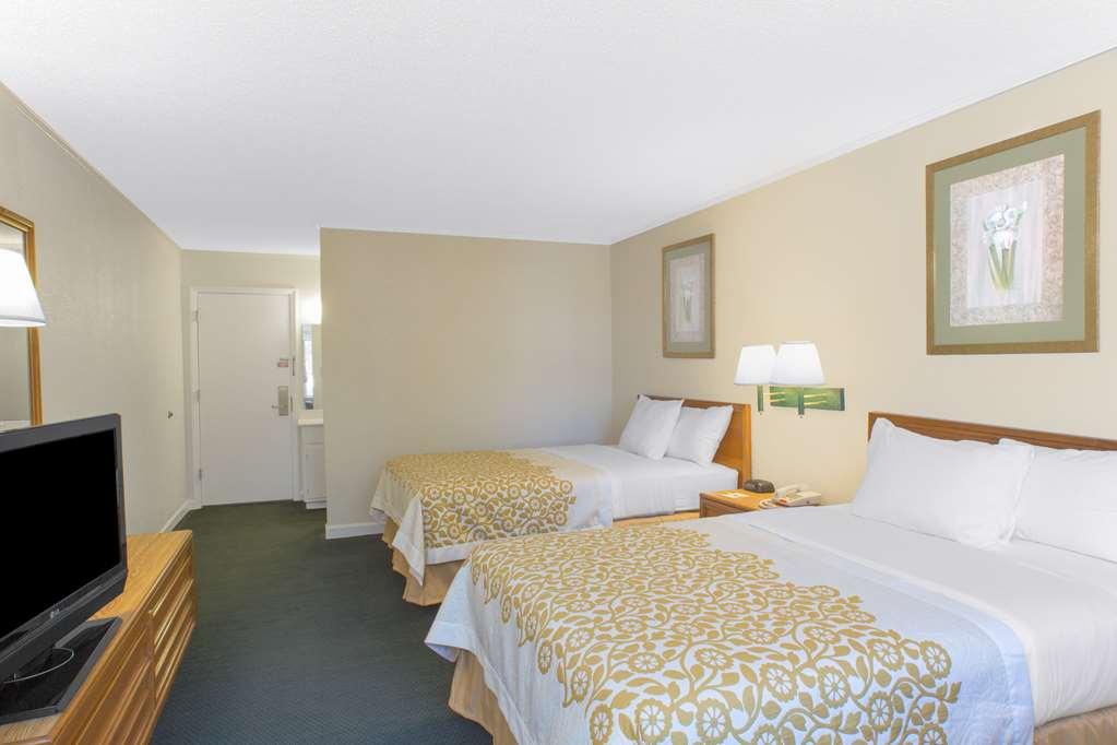Econo Lodge Cherry Point Havelock Room photo