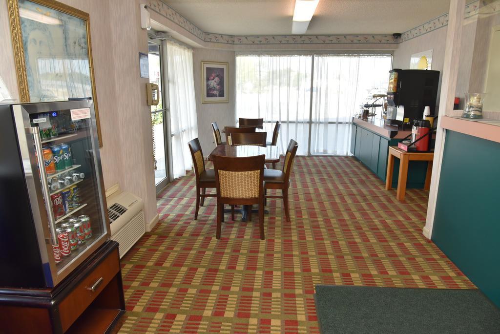 Econo Lodge Cherry Point Havelock Exterior photo