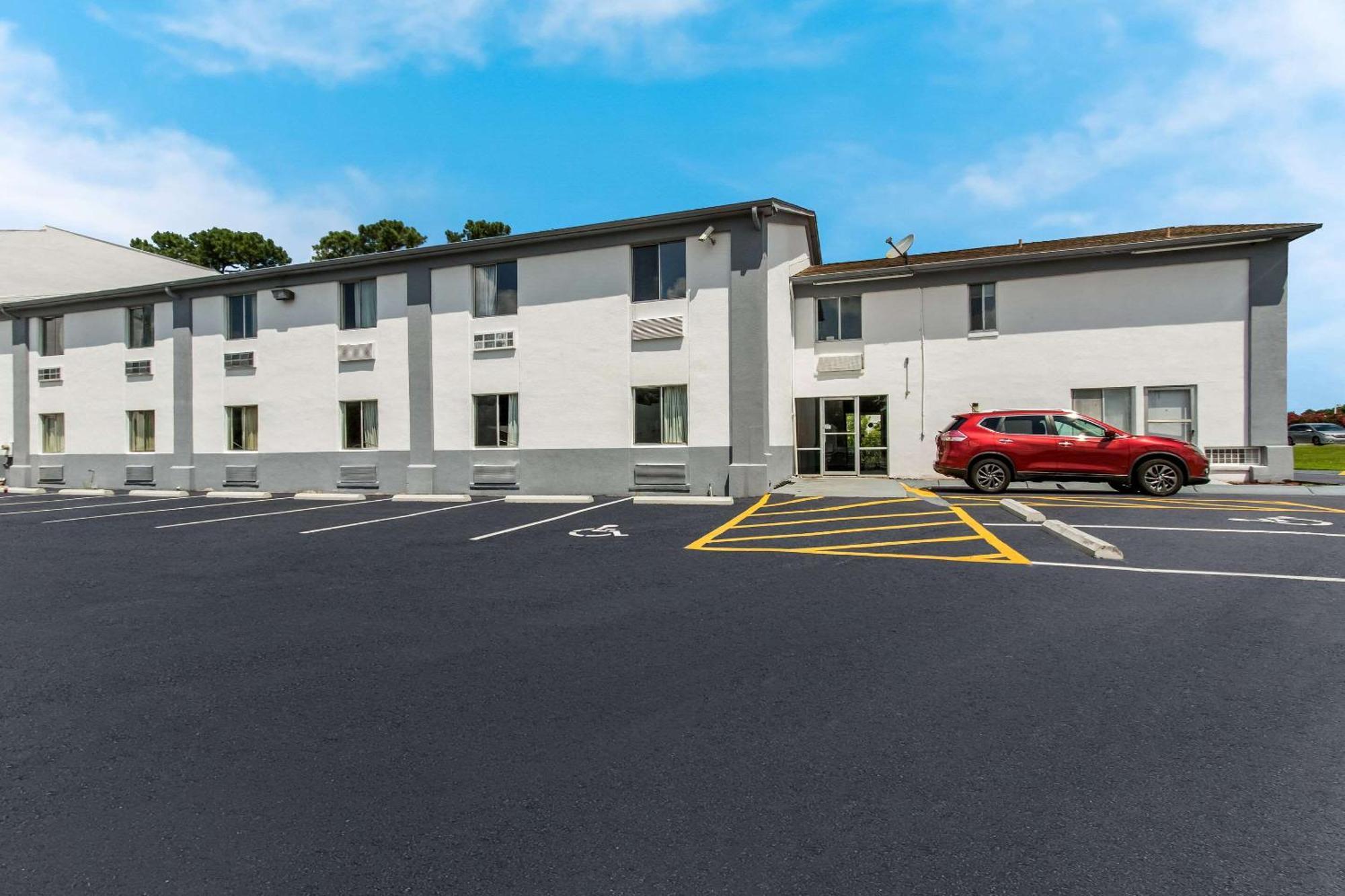 Econo Lodge Cherry Point Havelock Exterior photo