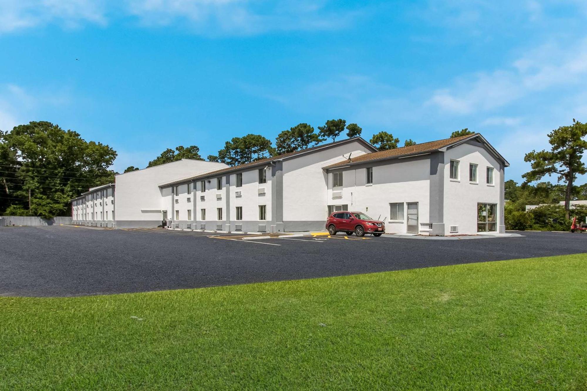 Econo Lodge Cherry Point Havelock Exterior photo